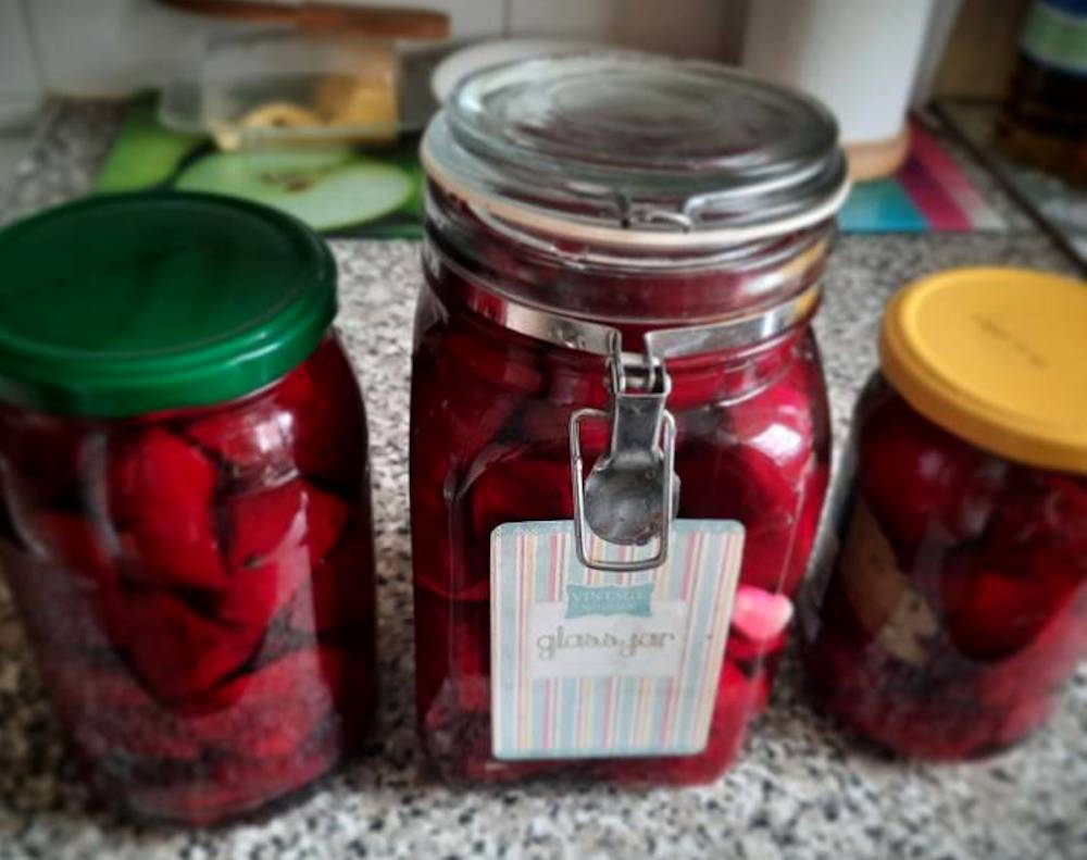 Sfeclă murată cu usturoi. Sănătate într-un borcan.