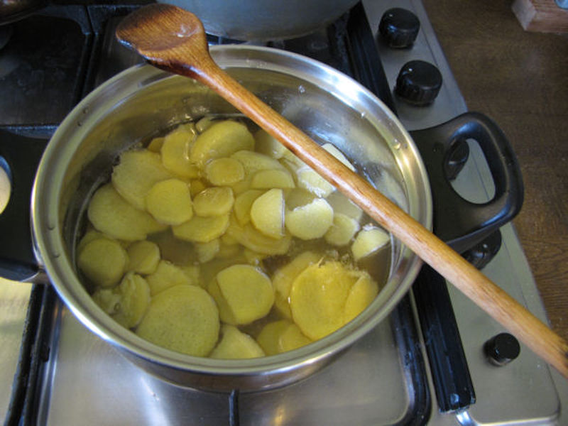 Ceai de ghimbir și ghimbir confiat - beneficii asupra sănătății