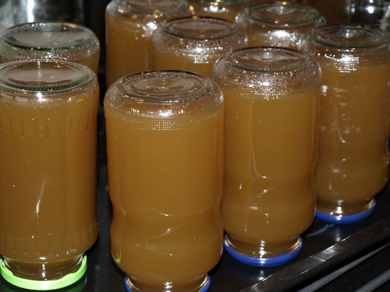 Sirop de mentă și salvie - eficient în tratarea răcelii și a problemelor de stomac