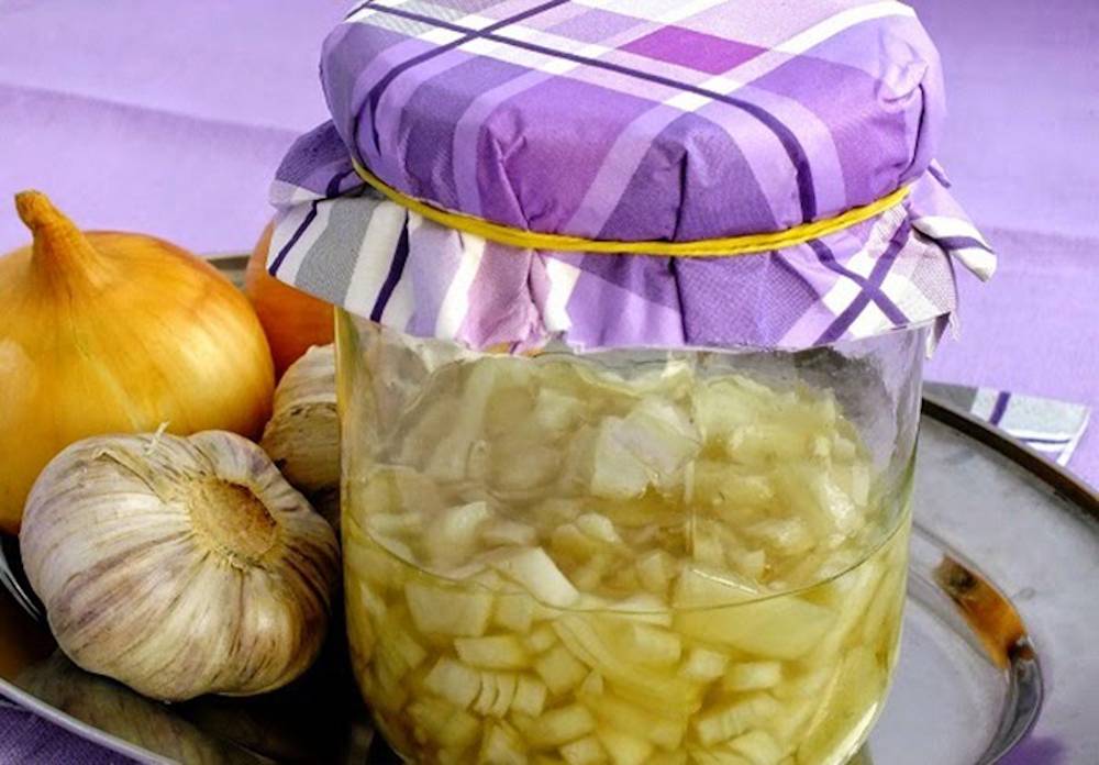 Sirop de ceapă și usturoi - un remediu natural ce luptă cu gripa și răceala