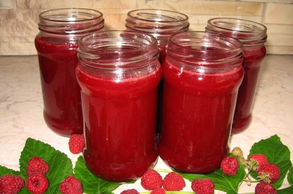 Sirop de zmeură - oferă o aromă plăcută ceaiului și ajută la tratarea răcelii