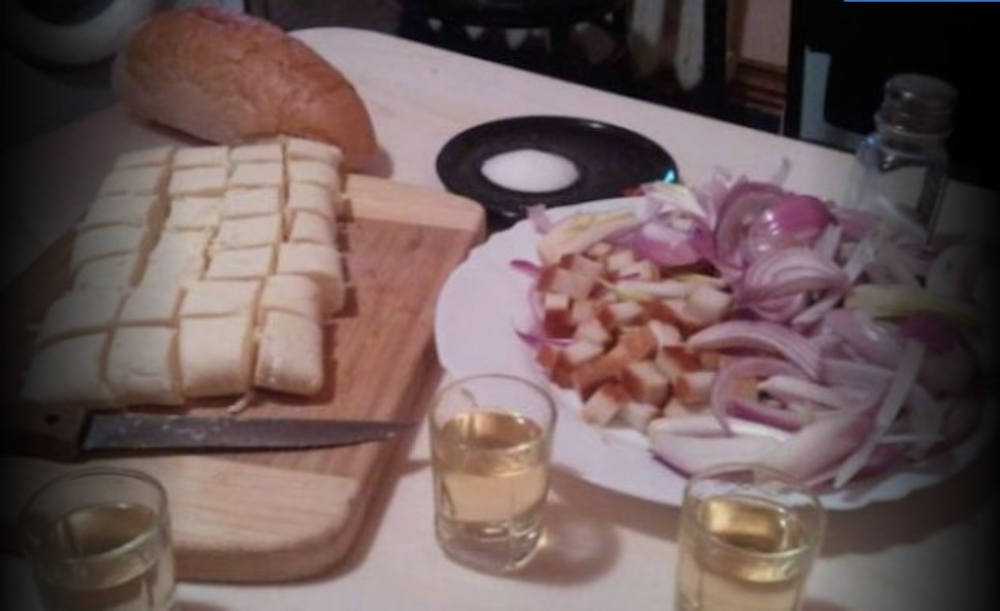 Sfatul medicului: 50 ml de țuică sau pălincă cu slănină și ceapă întrec orice medicament