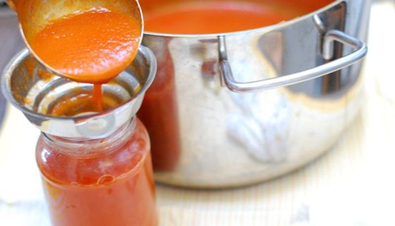 Sos de roșii cu ardei - se conservă foarte bine toată iarna