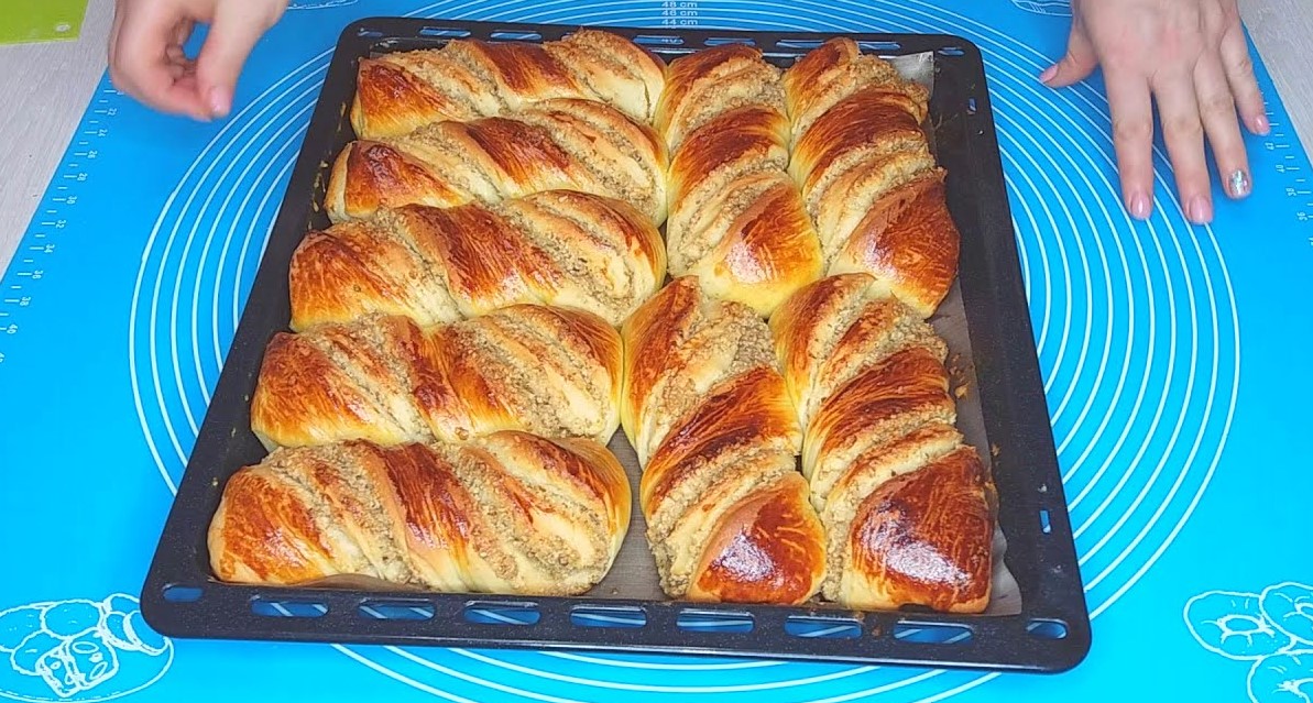 Spirale cu umplutură de nuci - un desert gustos și ușor de preparat