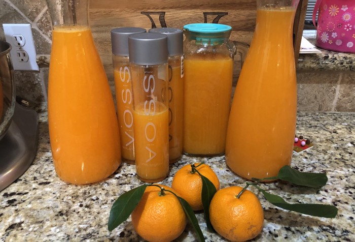 Știai că sucurile 100% naturale nu sunt chiar sănătoase? Iată de ce este mai bine să consumi un suc făcut de tine