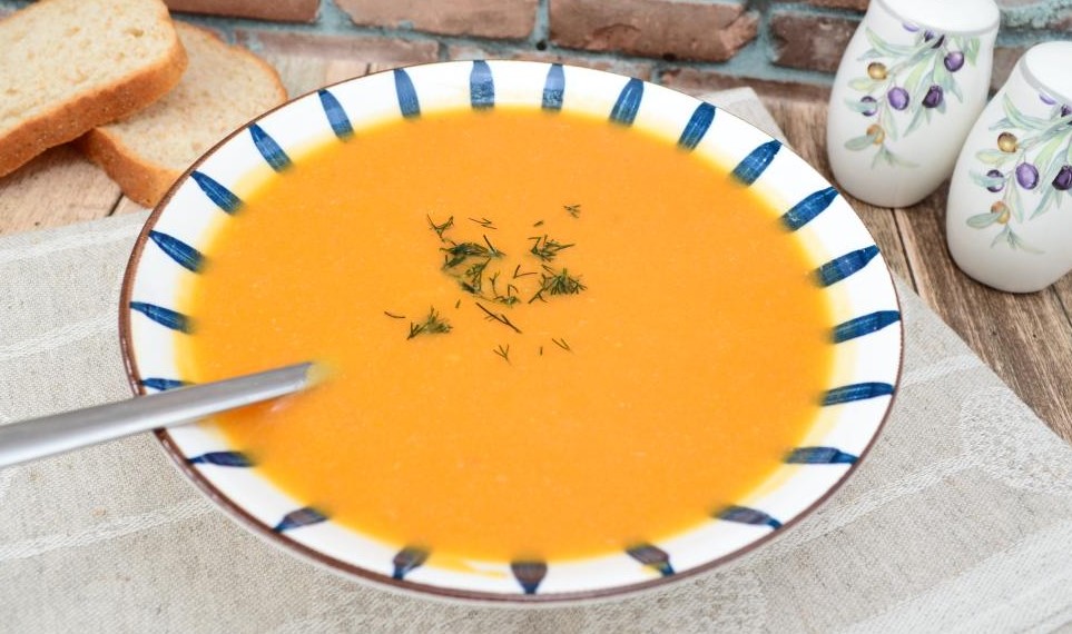 Supă cremă de cartofi dulci cu mocrov