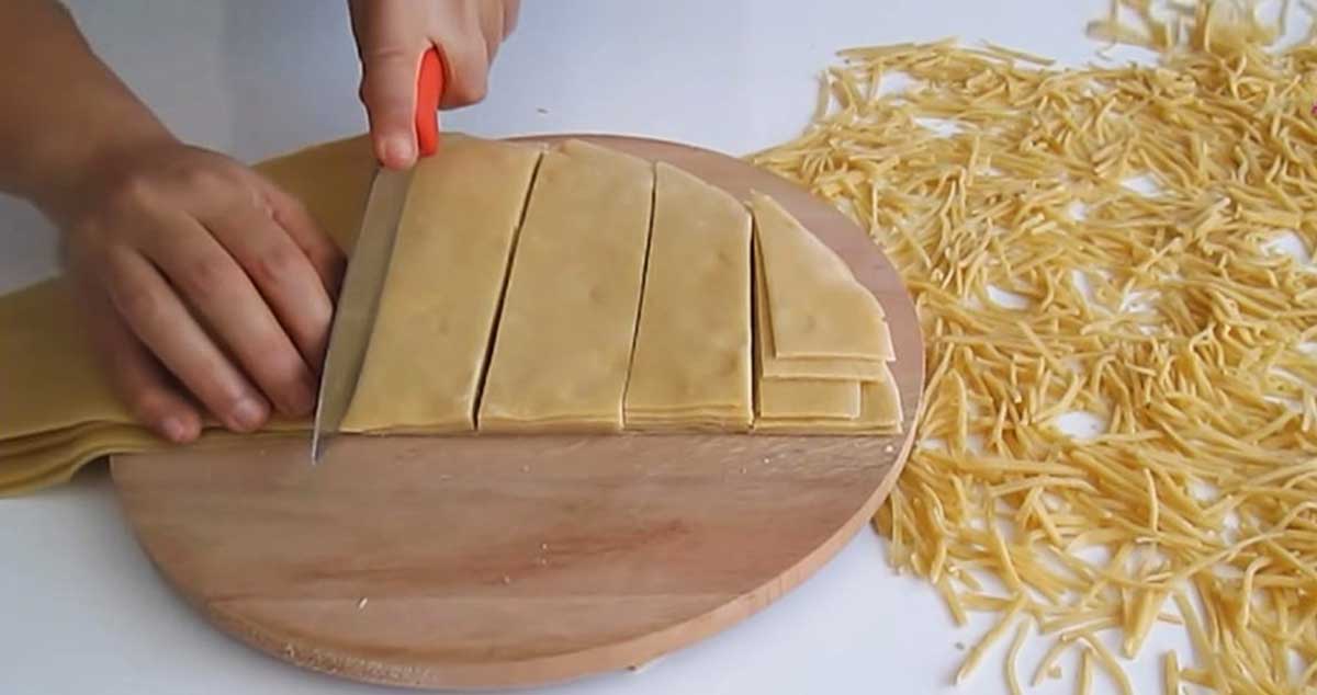 Tăiței de casă: din doar 4 ingrediente – eu nu mai cumpăr din comerț