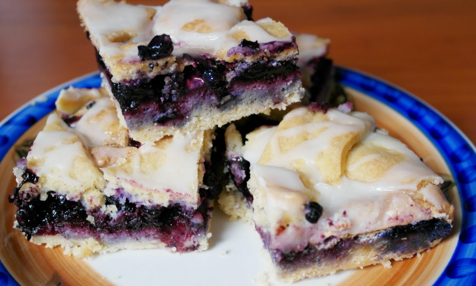 Tartă cu afine și glazură - Desertul delicios de care nu te poți sătura