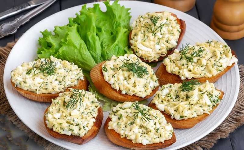 Cremă de ouă fierte cu smântână - o rețetă rapidă și delicioasă