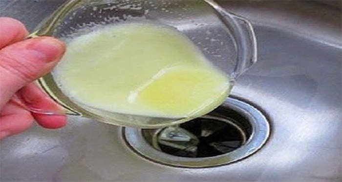 Aceste trucuri simple te vor ajuta să scapi de mirosurile neplăcute care ies din țevile murdare