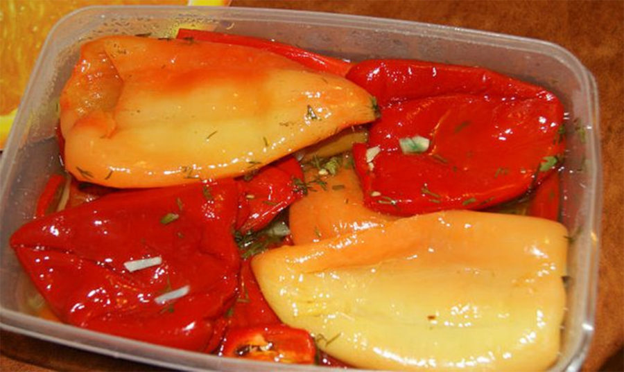 Aromă și culoare pentru iarnă – Ardei marinați cu usturoi
