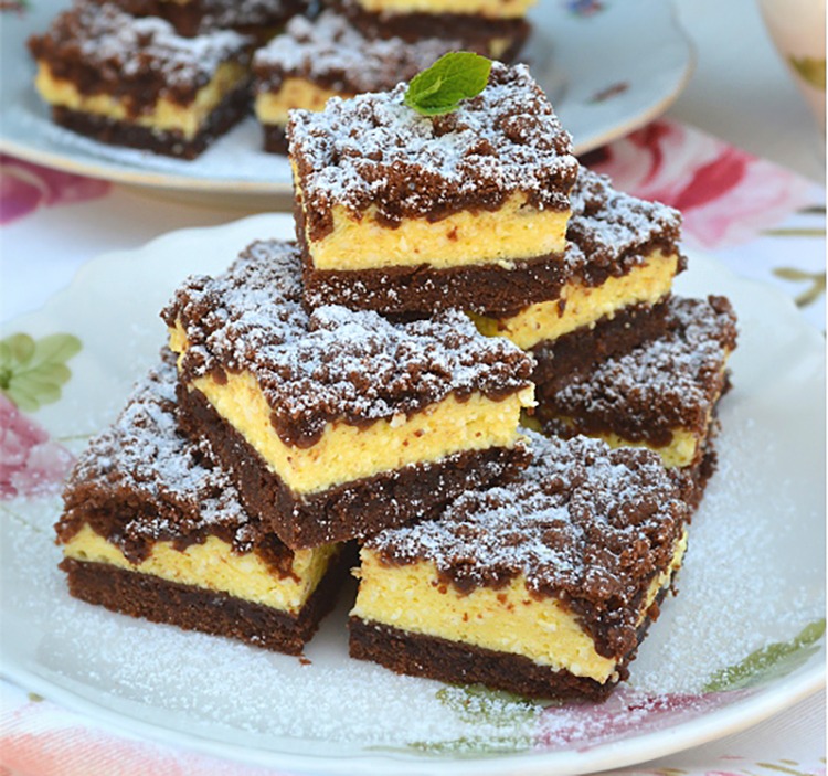 Prăjitură de casă cu blat de cacao și umplutură de brânză dulce – Prăjitura Rudy