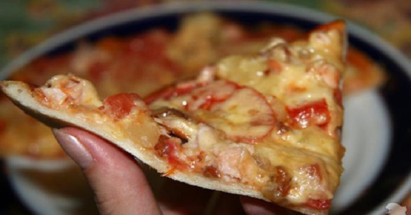 Pizza de casă - O rețetă care întrece la gust orice pizza din comerț