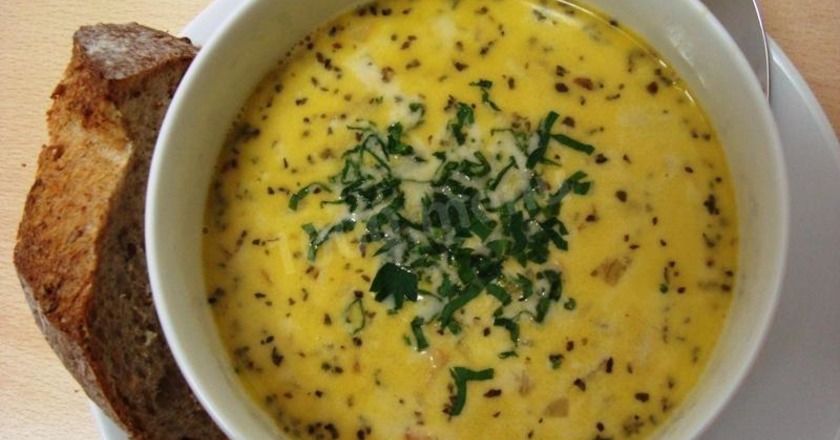 Supă delicioasă de pui cu verdeață