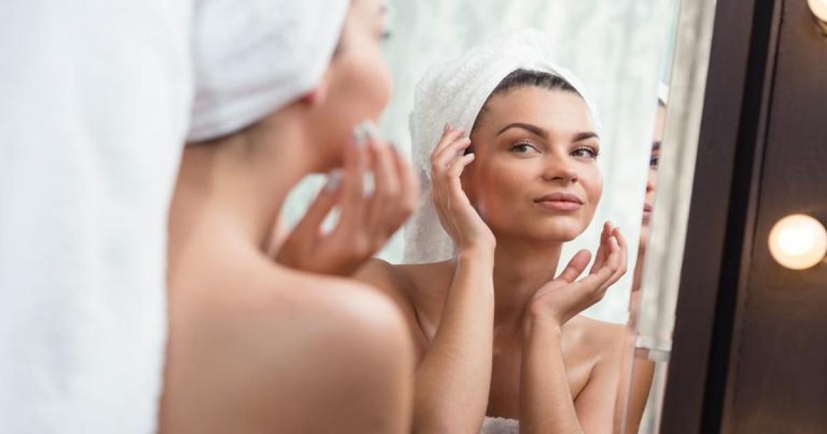 Beneficiile bicarbonatului de sodiu - Curăță fața și te face să pari mai tânără