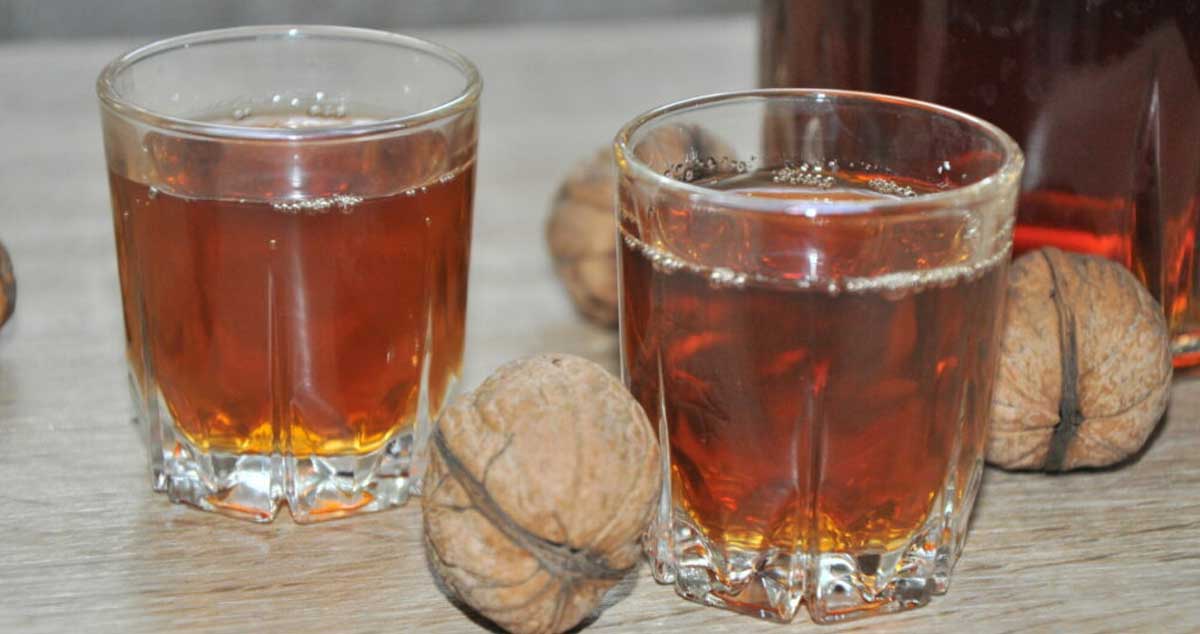 Tinctură de coji de nuci și miere: o băutură cu efect deosebit!