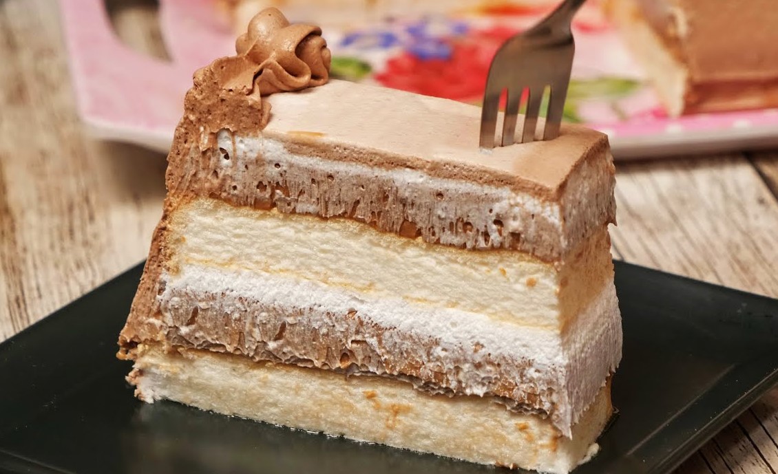 Tort cu cremă de ciocolată și frișcă. O rețeta ușoară pentru un desert gustos