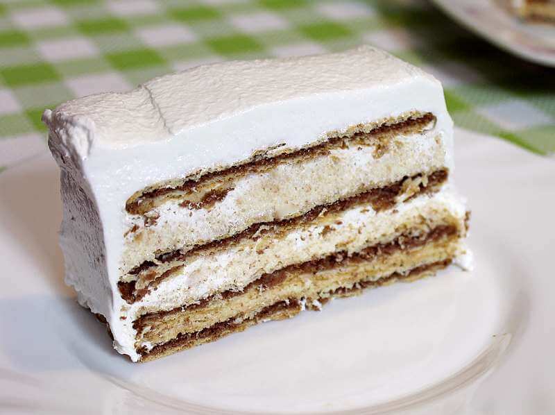 Tort de biscuiți gata în 30 de minute - delicios și ușor de preparat