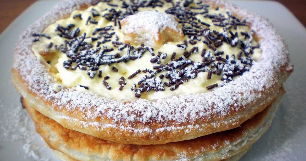 Tort Chantilly cu aluat foietaj și cremă de vanilie