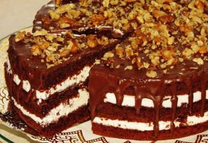 Un deliciu perfect pentru a surprinde - Tort de biscuiti cu 2 feluri de ciocolată
