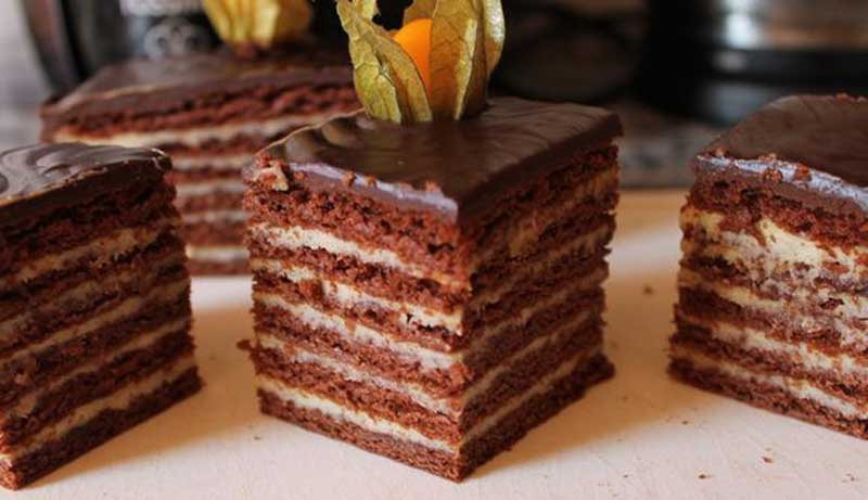 Absolut delicios – tort de ciocolată – cu miere și nuci – ceva minunat!