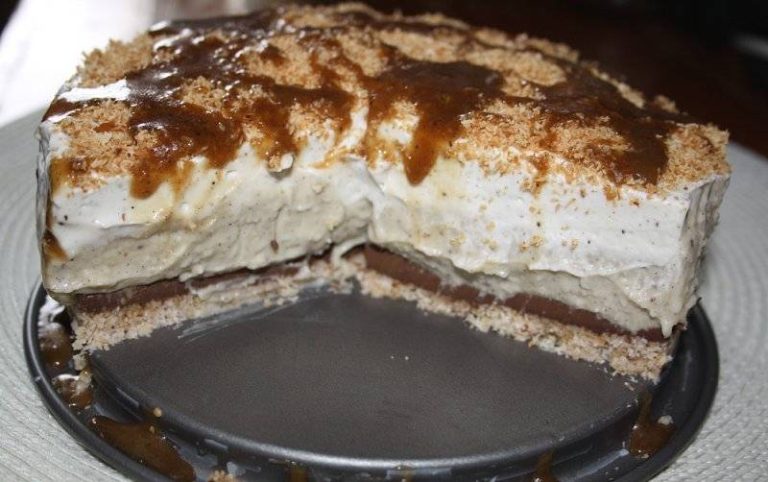 Tort Fantezie cu nucă de cocos. Este extrem de gustos.