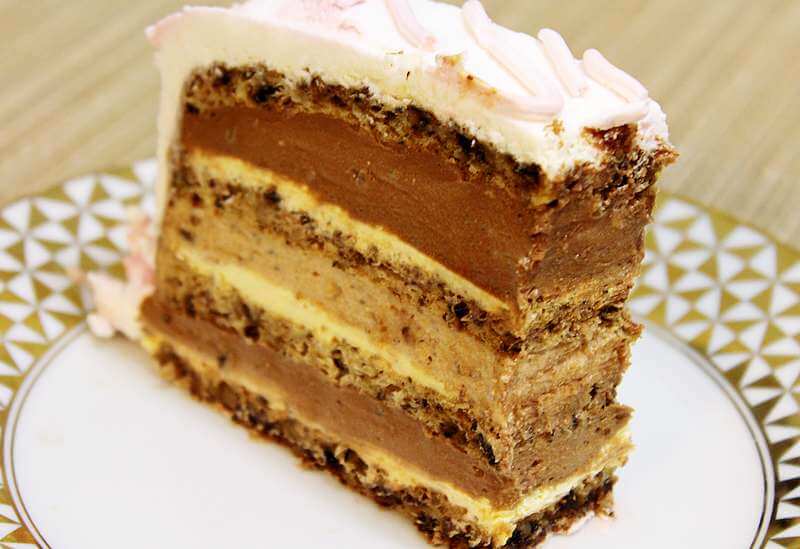Tort fantastic cu 4 blaturi - un desert cu care mulțumești toți invitații