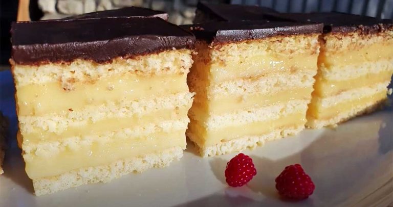 Tort de cremă fină de lapte și foi fragede: Desert incredibil de fin și cremos!