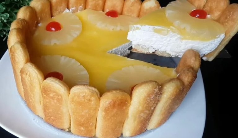 Tort cu ananas și pișcoturi – fără coacere. Un desert care te va cuceri!