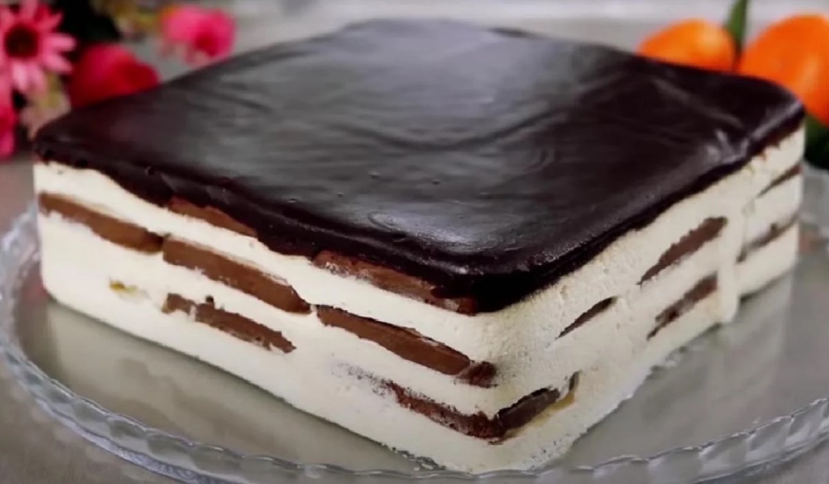 Tort cu banane și biscuiți