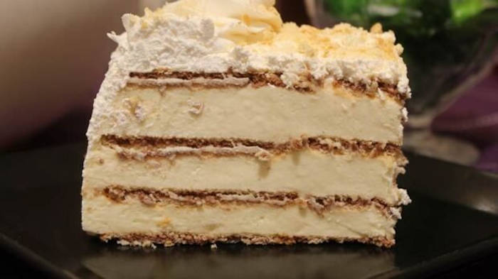 Tort cu biscuiți și ciocolată albă - un tort delicios