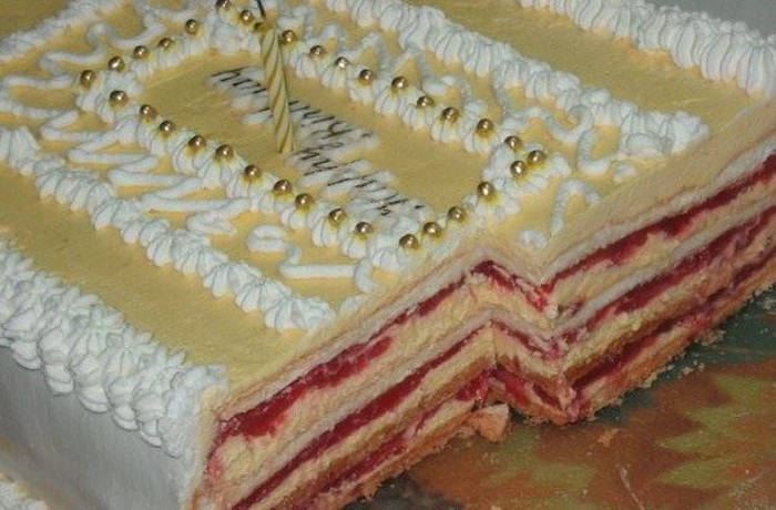 Tort cu fructe de pădure și budincă de vanilie - aromat