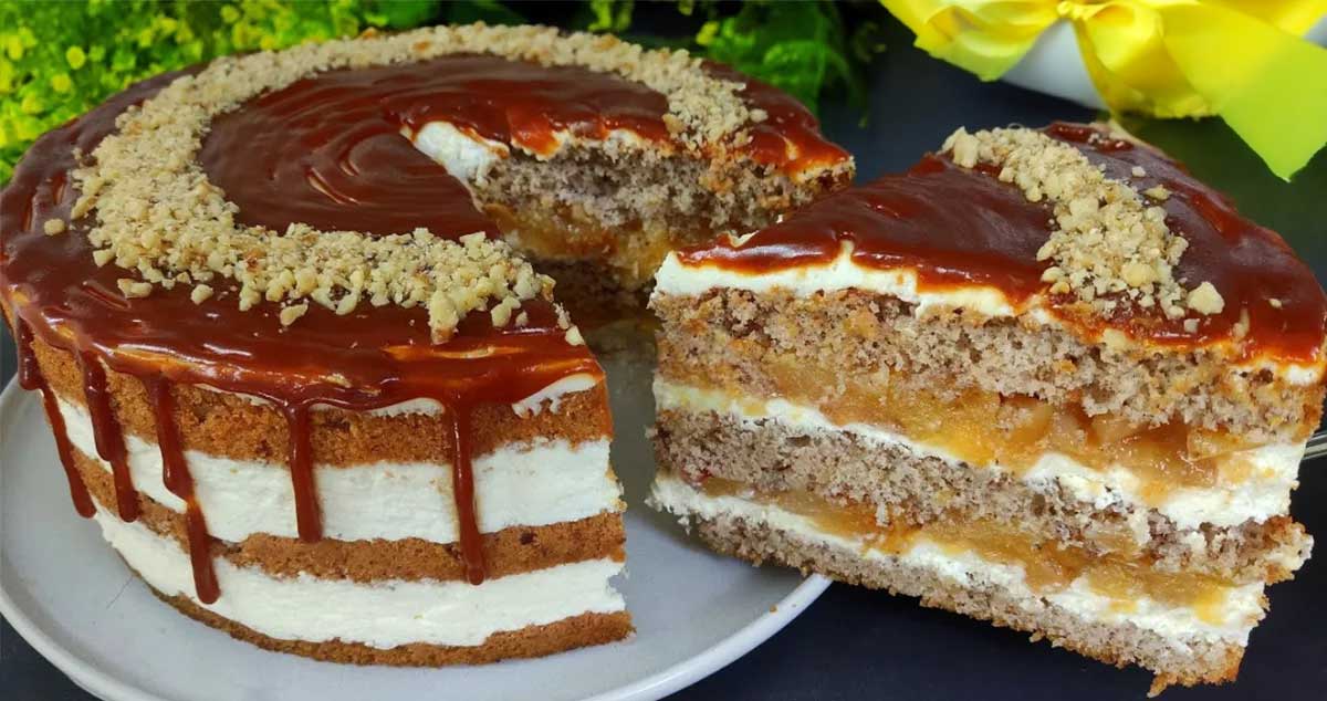 Tort de mere caramelizate și cremă de delicioasă: Când l-am servit oaspeților