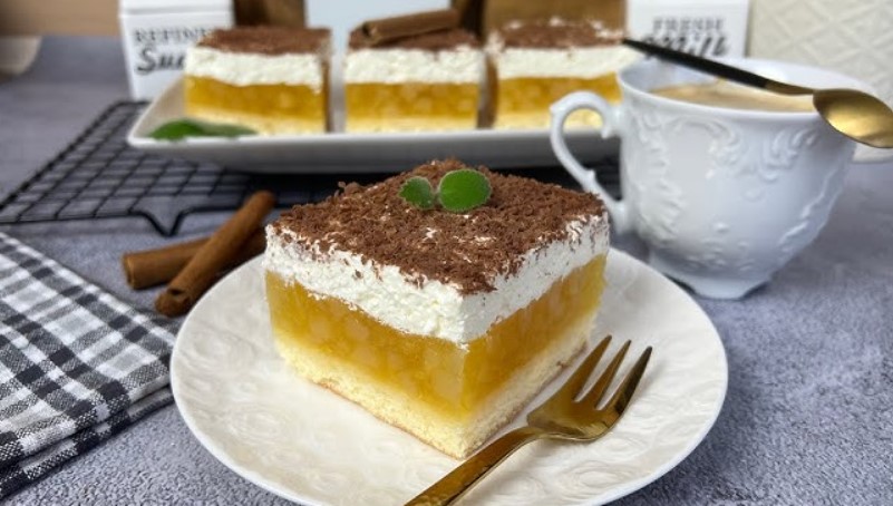 Tort cu mere și frișcă - Un desert festiv îndrăgit de toți