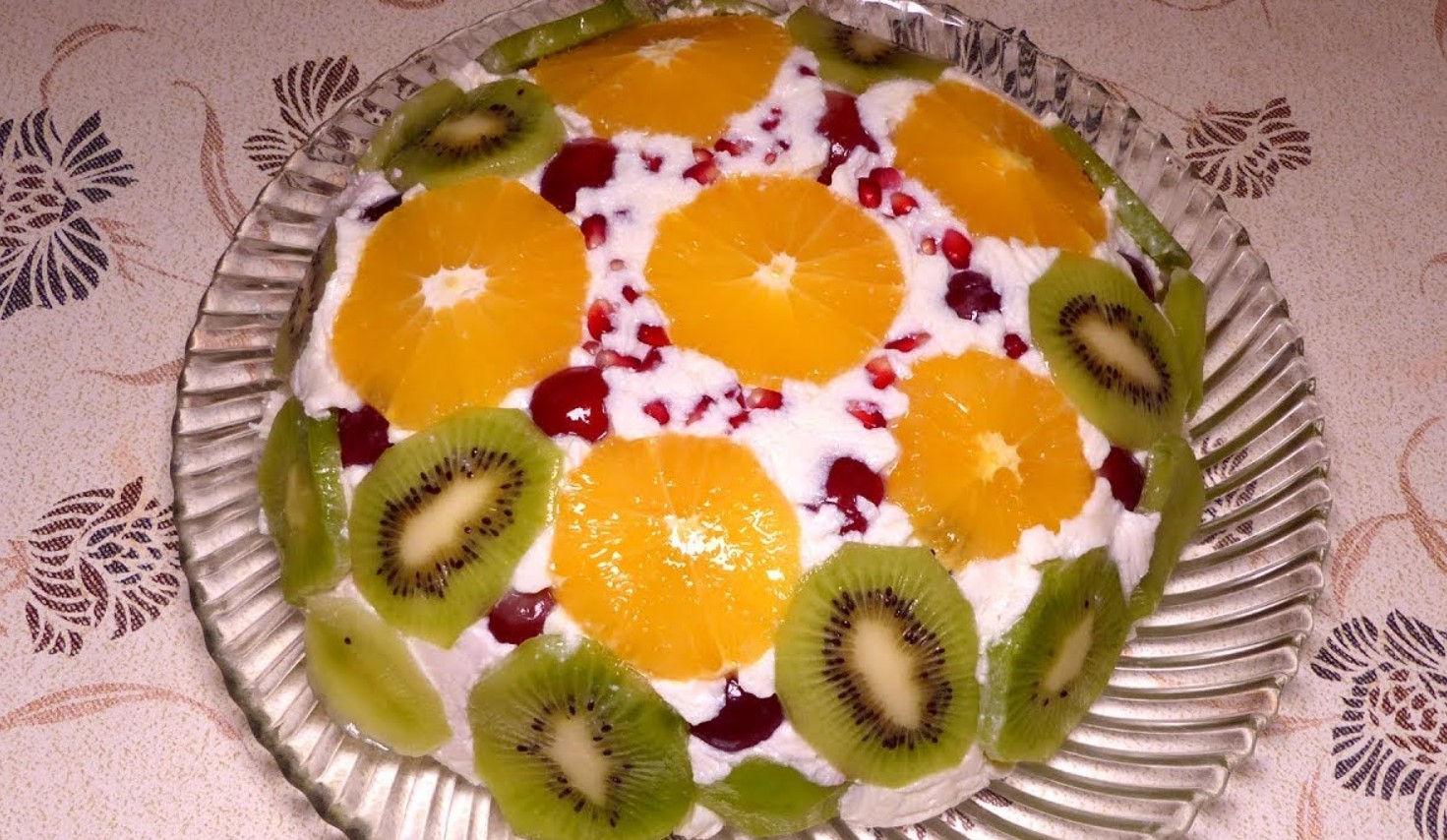 Tort din biscuiți cu fructe