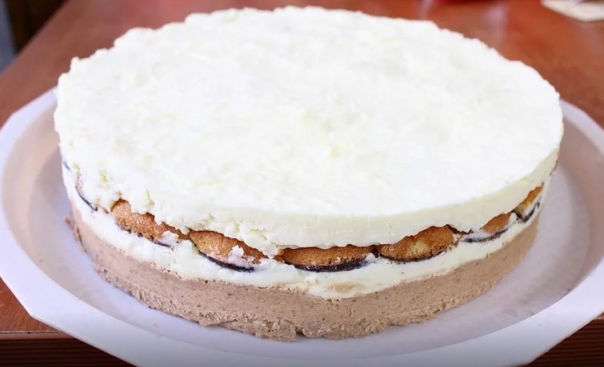 Tort cu vanilie și biscuiți - un desert rapid și gustos