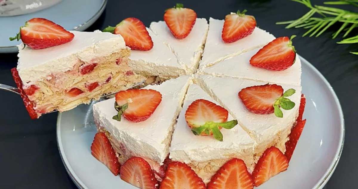 Tort de căpșuni fără coacere