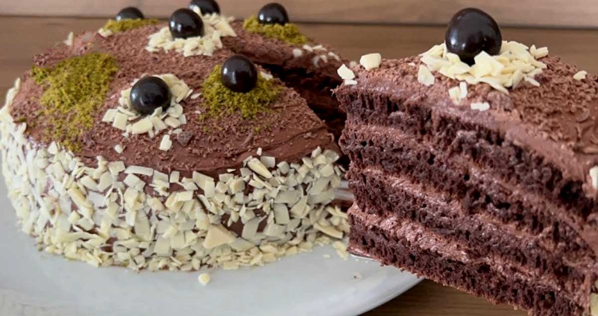 Tort de ciocolată făcut în casă fără a folosi cuptorul