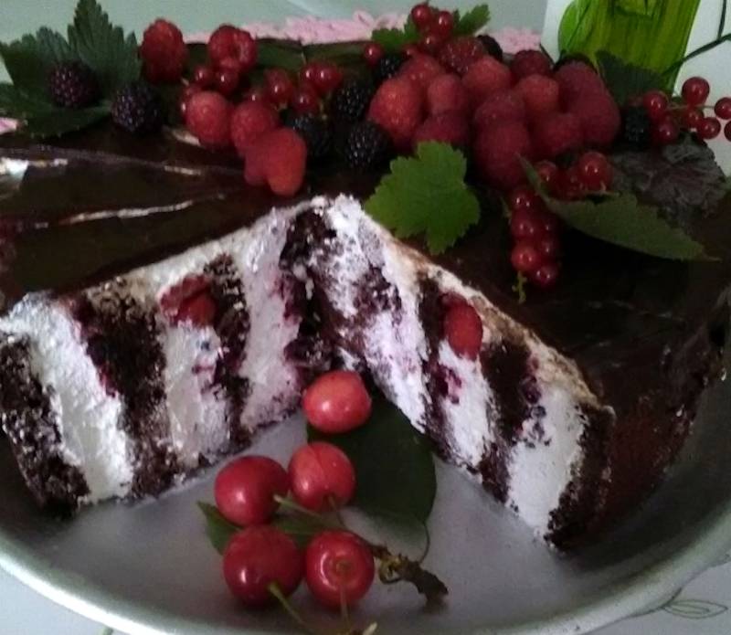 Tort de ciocolată cu fructe - Un tort cu adevărat incredibil