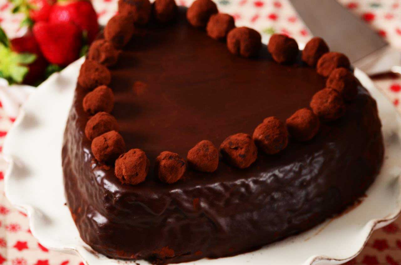 Tort Inimioară - Un tort senzational plin de iubire ideal pentru evenimente alături de cei dragi