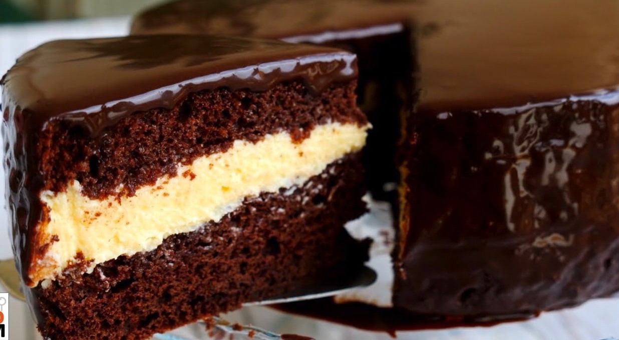 Tort cu blat din chefir și cremă de smântână - Rețetă gustoasă