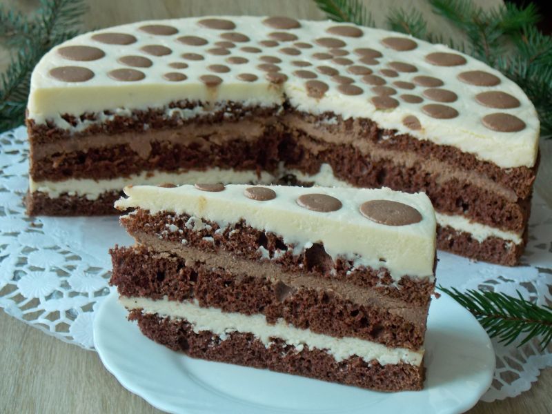 Tort delicios cu blat de cacao și cremă de lapte - Desertul căruia nu-i poți spune „nu”
