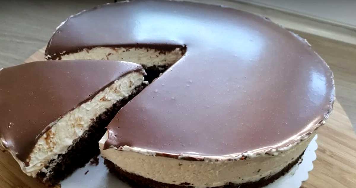Tort delicios cu cremă fină și blat pufos de cacao: nu vei rezista tentației!