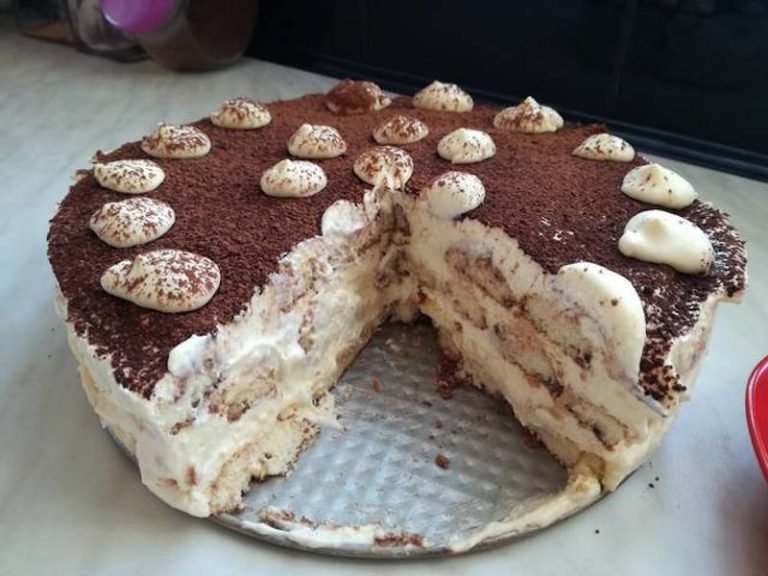 Tort Tiramisu - Desertul pe care musafirii în adoră