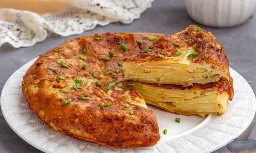 Tortilla de patatas (Plăcintă de cartofi) - Rețetă tradițională spaniolă din doar 4 ingrediente