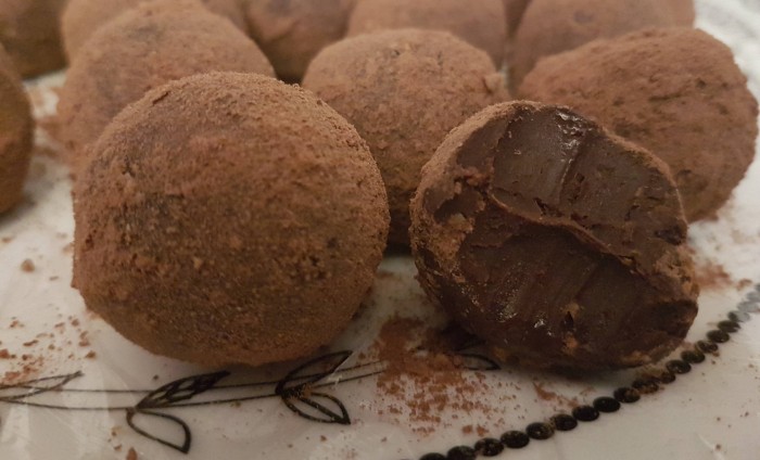 Trufe de cacao făcute în casă - Simple și mult mai gustoase decât cele cumpărate. Fără E-uri
