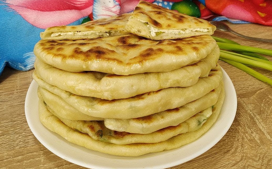 Plăcințele gustoase cu brânză sărată de vaci - Nu există ceva mai bun!