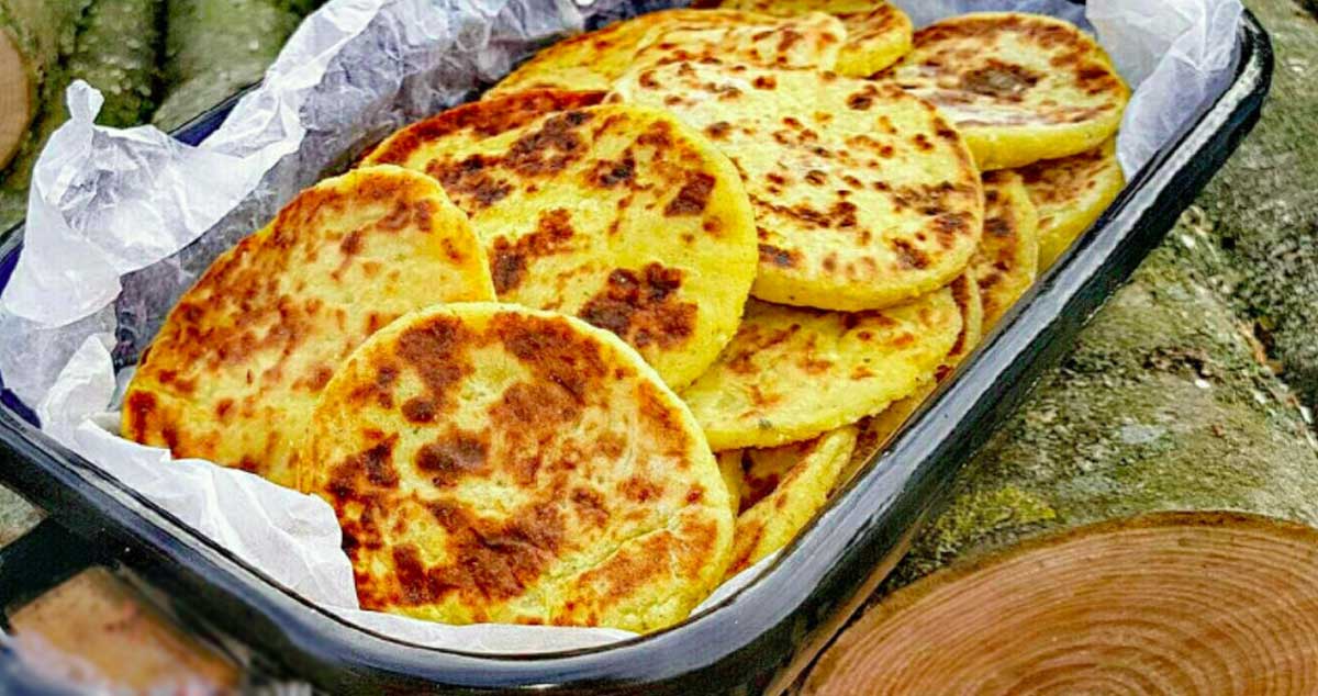 Plăcinte de cartofi cu usturoi și măghiran