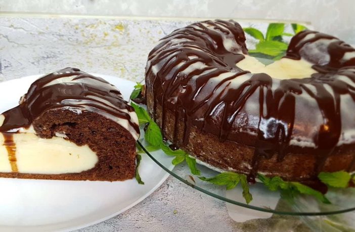 Chec Vulcan cu ciocolată și smântână – Glazurat cu ciocolată