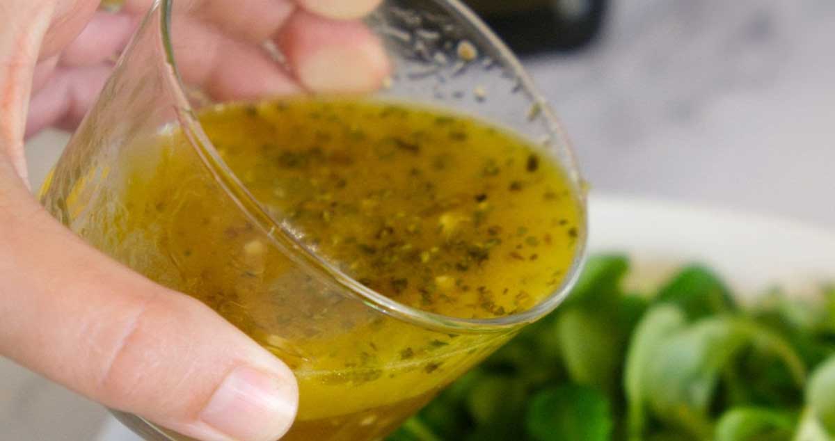 Amestecă SUC de LÂMÂIE cu ULEI DE MĂSLINE - Vei fi surprinsă de EFECTELE sale în REUMATISM și DETOXIFIERE